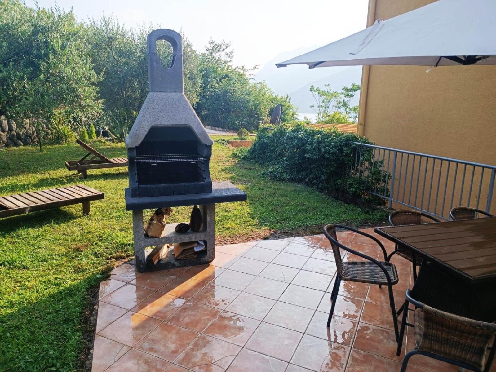 Villa Risan Apartments Extérieur photo