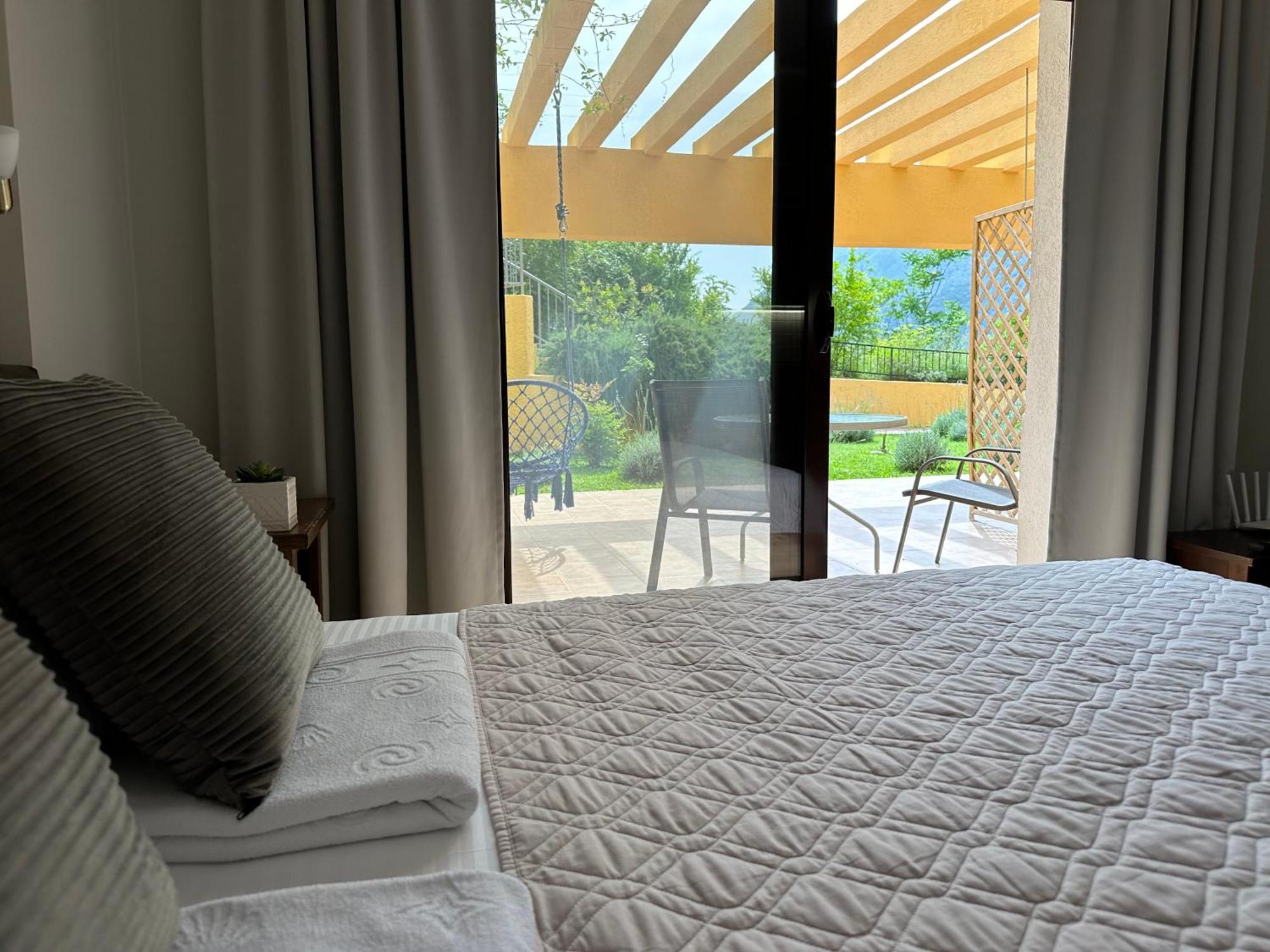 Villa Risan Apartments Extérieur photo