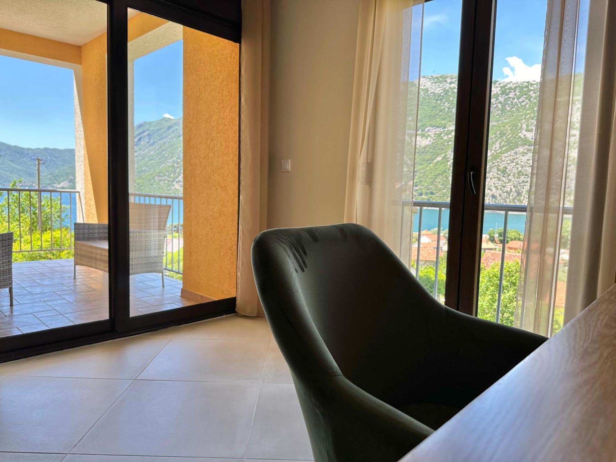 Villa Risan Apartments Extérieur photo