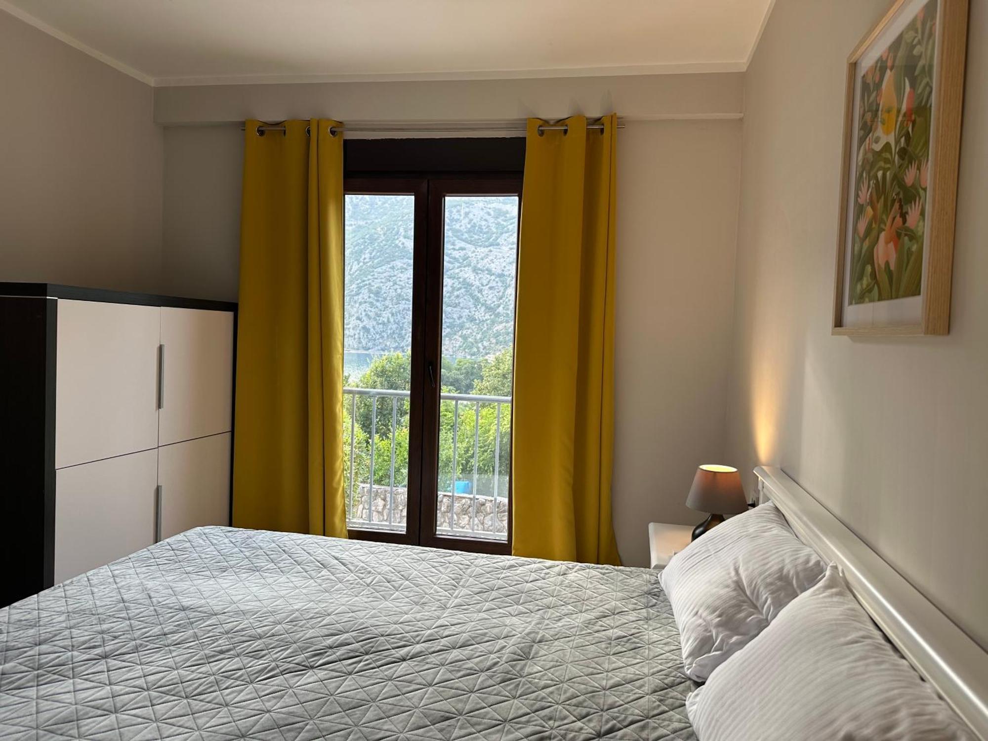 Villa Risan Apartments Extérieur photo