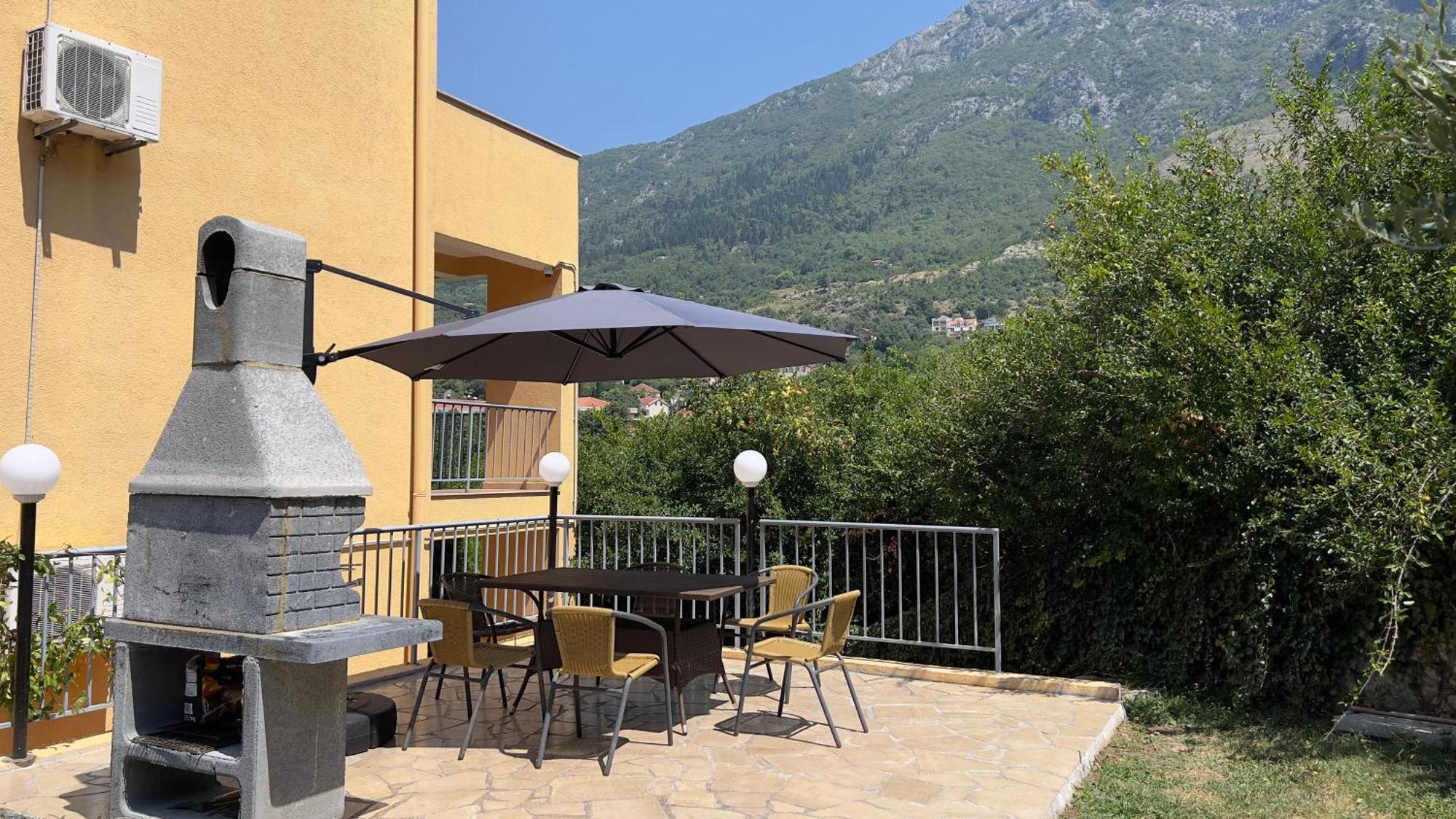 Villa Risan Apartments Extérieur photo